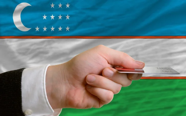 Покупка по кредитной карте в Узбекистане — стоковое фото