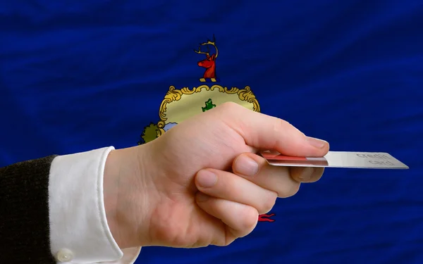 Покупка с помощью кредитной карты в штате Вермонт — стоковое фото