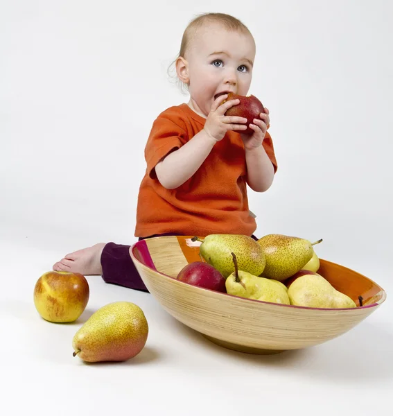 リンゴと梨と赤ちゃん — ストック写真