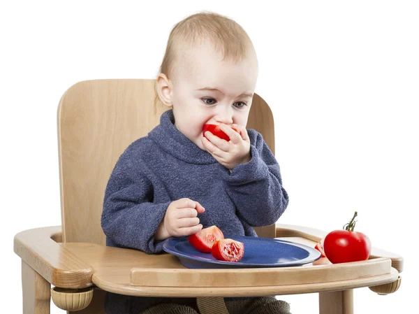 Bambino che mangia in seggiolone — Foto Stock
