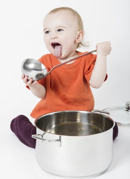 Dítě s velký hrnec na vaření — Stock fotografie