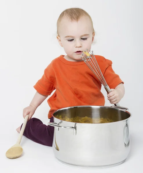 婴儿与大炒菜锅 — 图库照片
