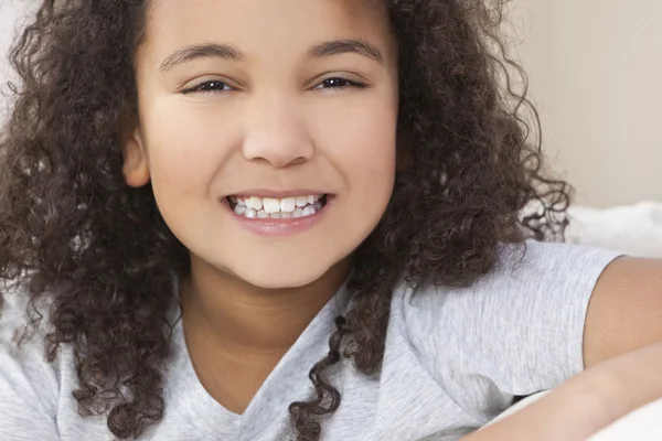 快乐的混的血非洲裔美国女孩儿童 — 图库照片