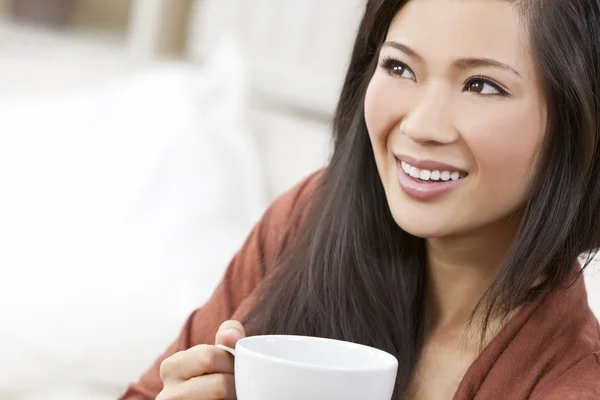 Beautiful Chinese Oriental Asian Woman Drinking Tea or Coffee — Stock Photo, Image