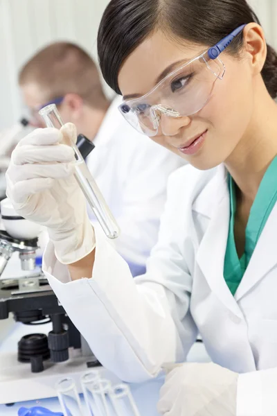 Chinese Female Woman Scientist With Test Tube In Laboratory — Stock Photo, Image
