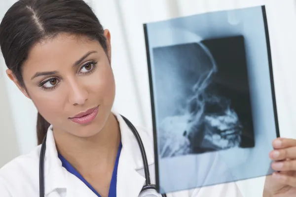 Female Woman Hospital Doctor with X-Ray — Stock Photo, Image