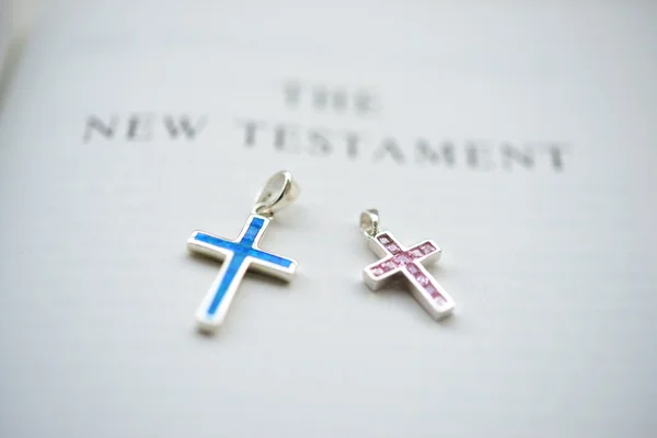 Bible and the Cruxific in focus — Stock Photo, Image