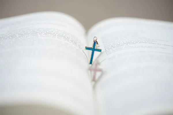 Bible and two Cruxific in the middle of bible — Stock Photo, Image