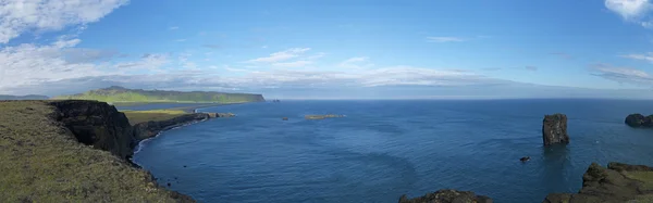 Panoramiczny widok na klify Islandii — Zdjęcie stockowe