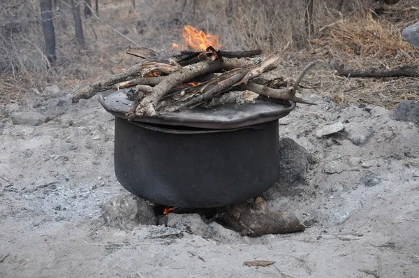 オープン火上の鍋 — ストック写真