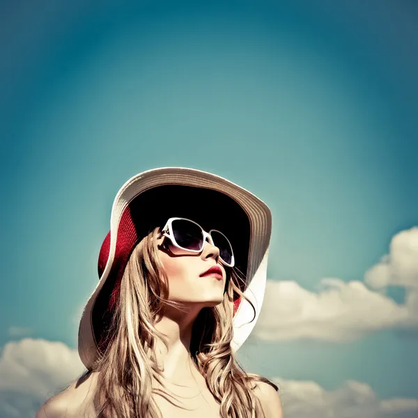 Portrait of a beautiful girl in the sky — Stock Photo, Image