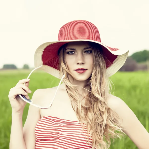 Retrato de una chica sensual en el sombrero — Foto de Stock