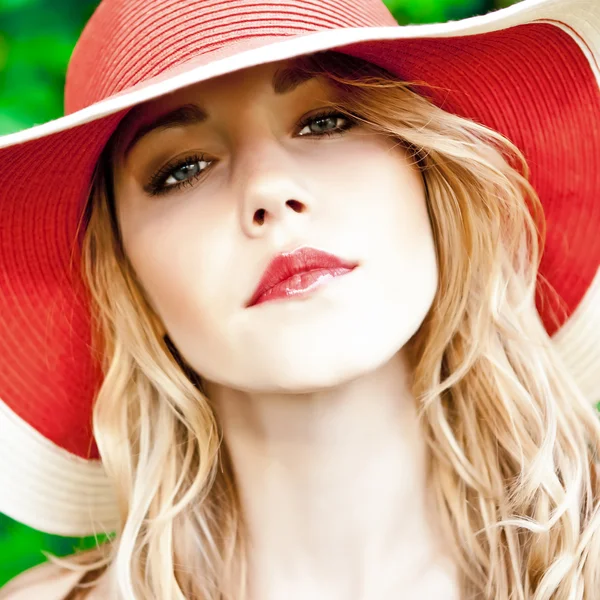 Beautiful girl in the hat — Stock Photo, Image