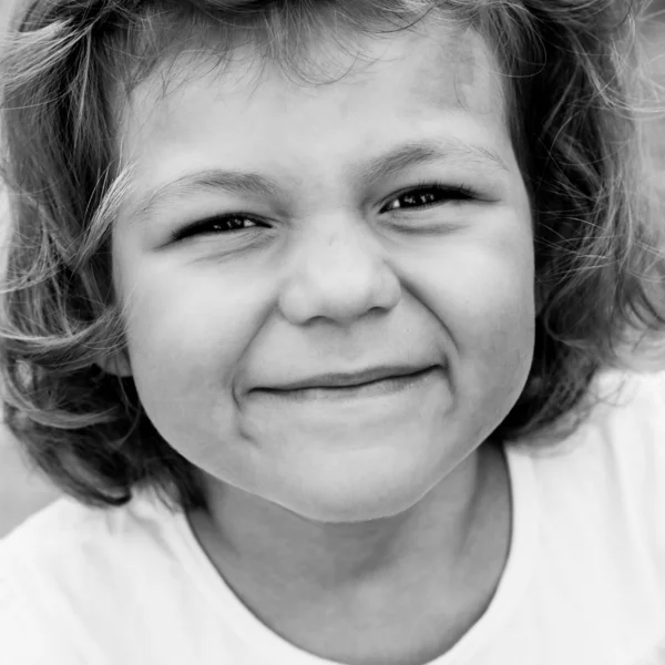 Kis lány fekete-fehér portré — Stock Fotó
