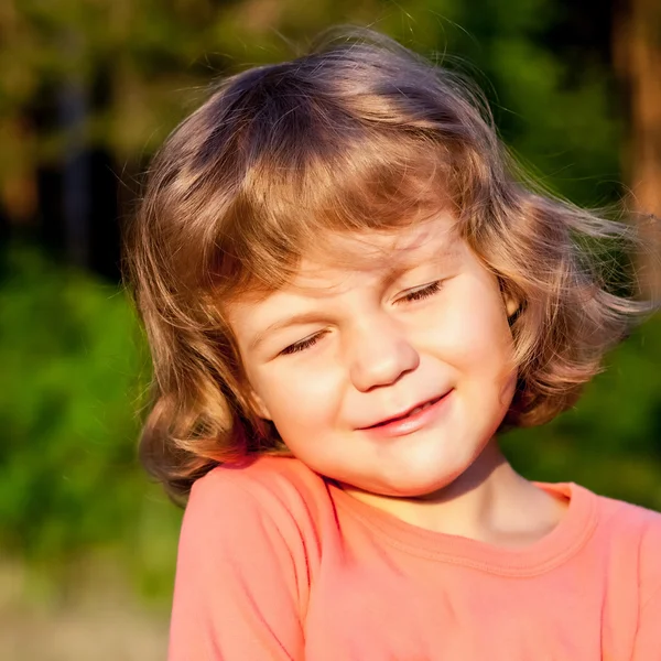Portrait of a cute little girl — Stock Photo, Image
