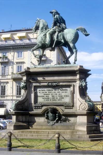 Denkmal der allgemeinen lamarmora turin piemont italien — Stockfoto