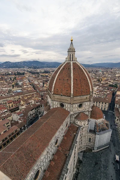 Pohled na katedrálu z Florencie — Stock fotografie