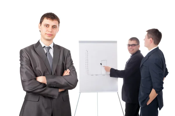 Üzletemberek csoportja és elszigetelt fehér háttérben flipchart-tal — Stock Fotó