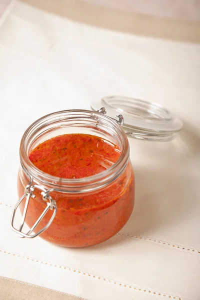 Stock image Spicy tomato sauce in a mason jar