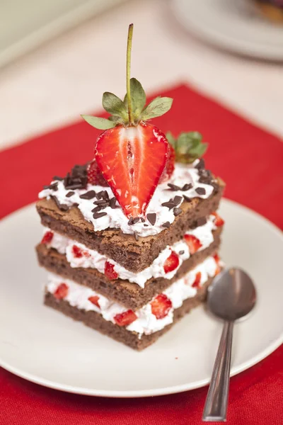 Layered chocolate strawberry cake with whipped cream — Stock Photo, Image