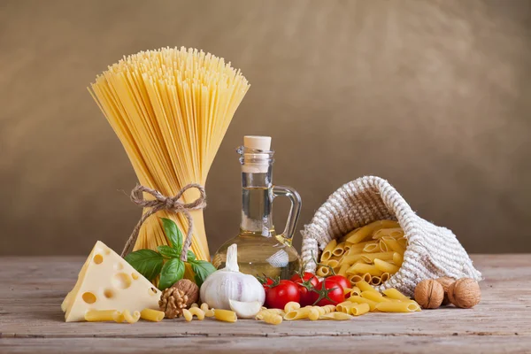 Cozinha mediterrânica e ingredientes dietéticos — Fotografia de Stock