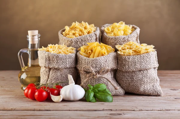 taze malzemelerle makarna çeşitleri