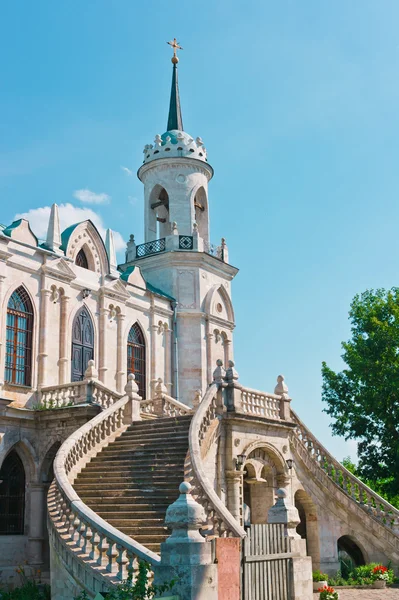 Gamla kyrka i gotisk stil — Stockfoto