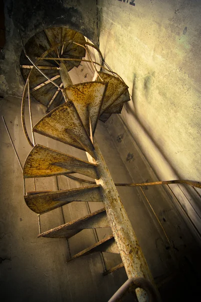 Escadas abandonadas — Fotografia de Stock