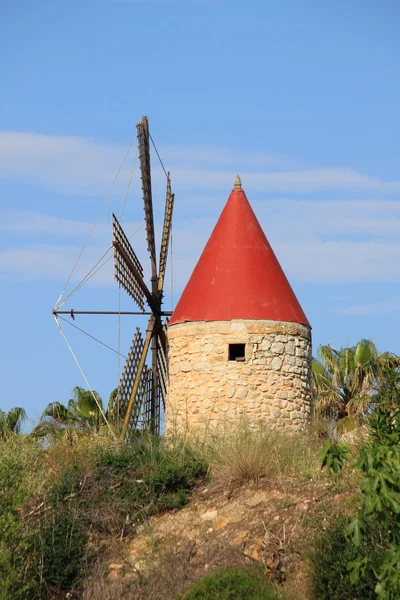 Moulin à vent espagnol traditionnel — Photo