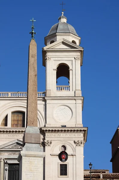 Obelisk trinita' dei monti v Římě — Stock fotografie