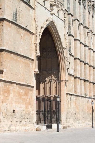 Portaal van de kathedraal van palma de mallorca — Stockfoto