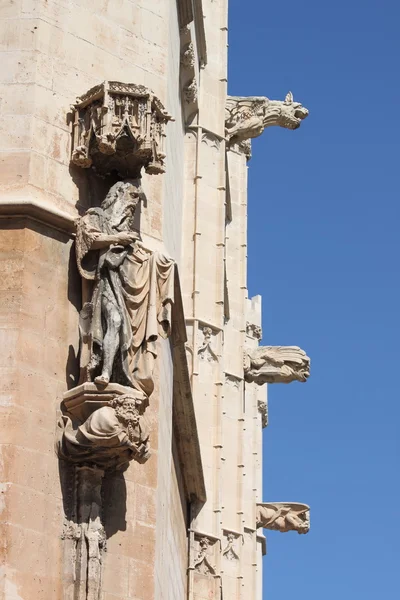 Gargoyles au monument de La Lonja — Photo