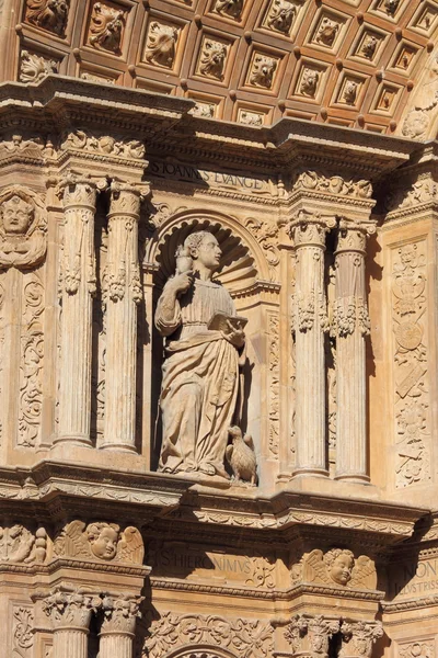 Bir palma de mallorca katedral içinde basreliefs — Stok fotoğraf