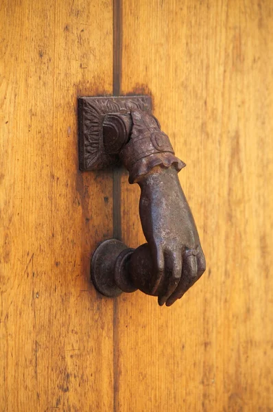 Llamador de puerta vieja —  Fotos de Stock