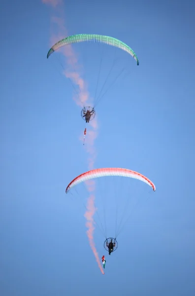Motorlu paraşütler — Stok fotoğraf