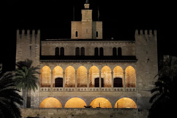 Palacio de la Almudaina en Palma de Mallorca — Foto de Stock
