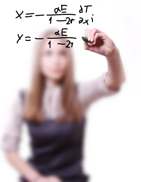 Vrouw schrijft de formule — Stockfoto