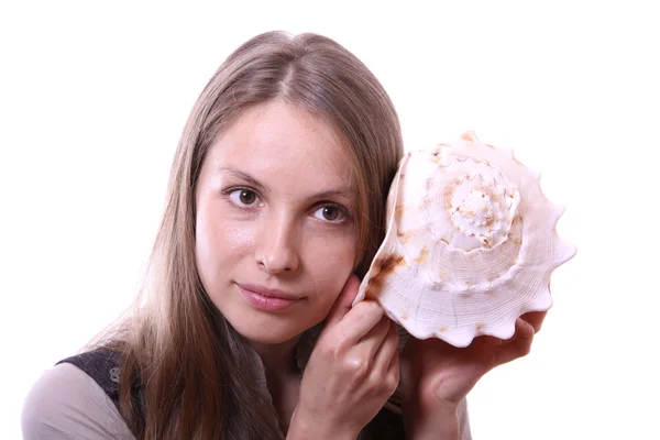 Jonge vrouw met een shell — Stockfoto