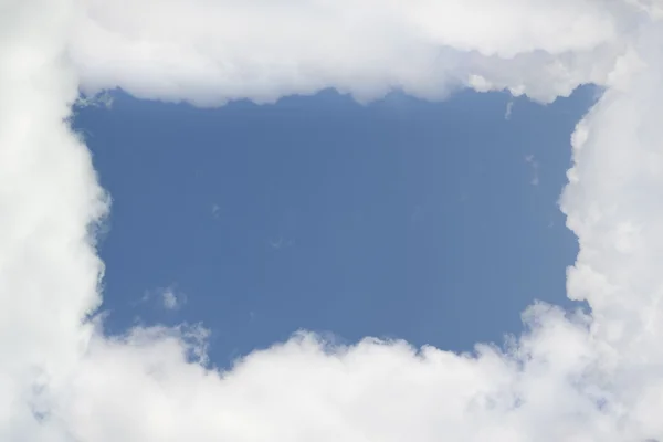 曇りフレーム、青い空 — ストック写真