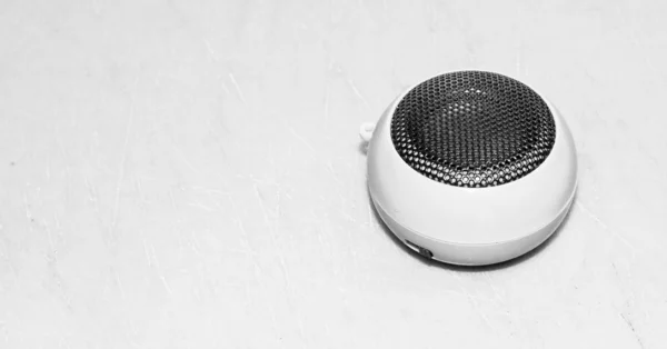Głośnik na białym tle — Zdjęcie stockowe