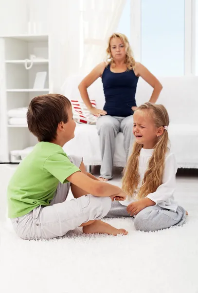 Quarreling and fighting kids — Stock Photo, Image