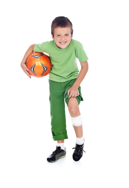 Skadade pojken med fotboll — Stockfoto