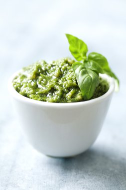 fesleğen pesto