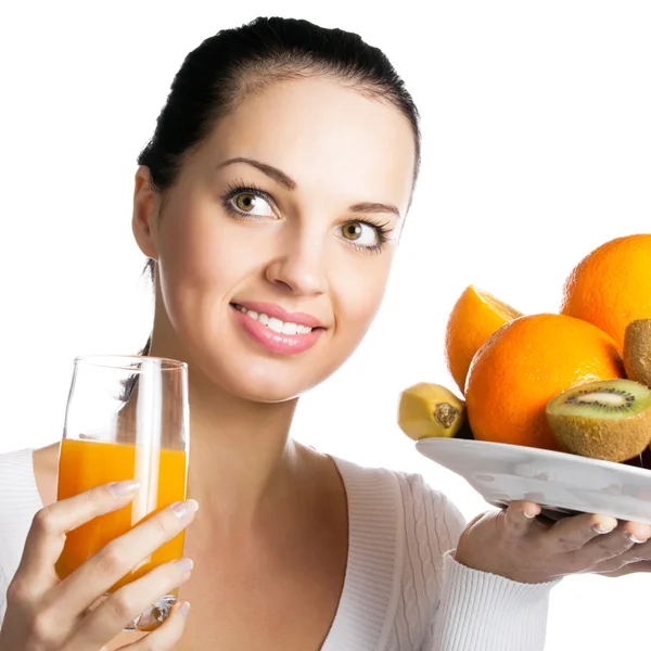 Девушка с фруктами и стаканом апельсинового сока, на белом — стоковое фото