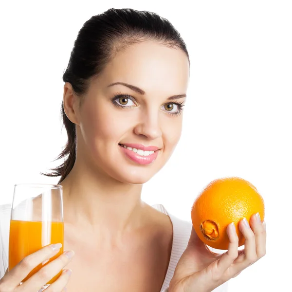 Дівчина з апельсином і склянкою апельсинового соку, на білому — стокове фото
