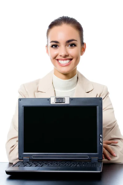 Empresária mostrando laptop com copyspace, em branco — Fotografia de Stock