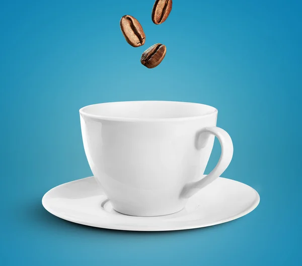 Kaffeebohnen und Kup — Stockfoto
