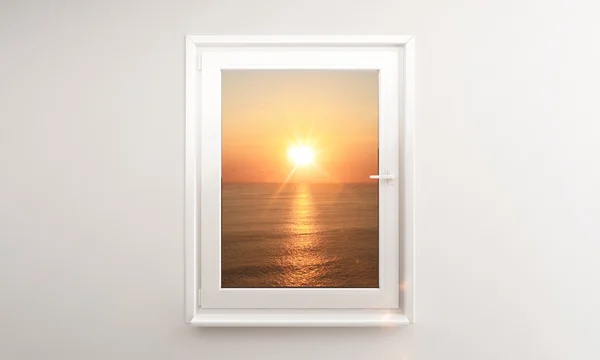 Solnedgång utanför fönstret — Stockfoto