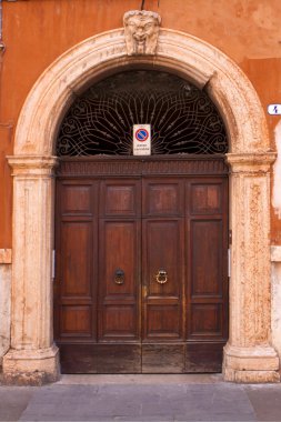 eski İtalyan kapı.
