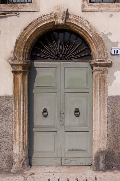 Old Italian door. — Stock Photo, Image